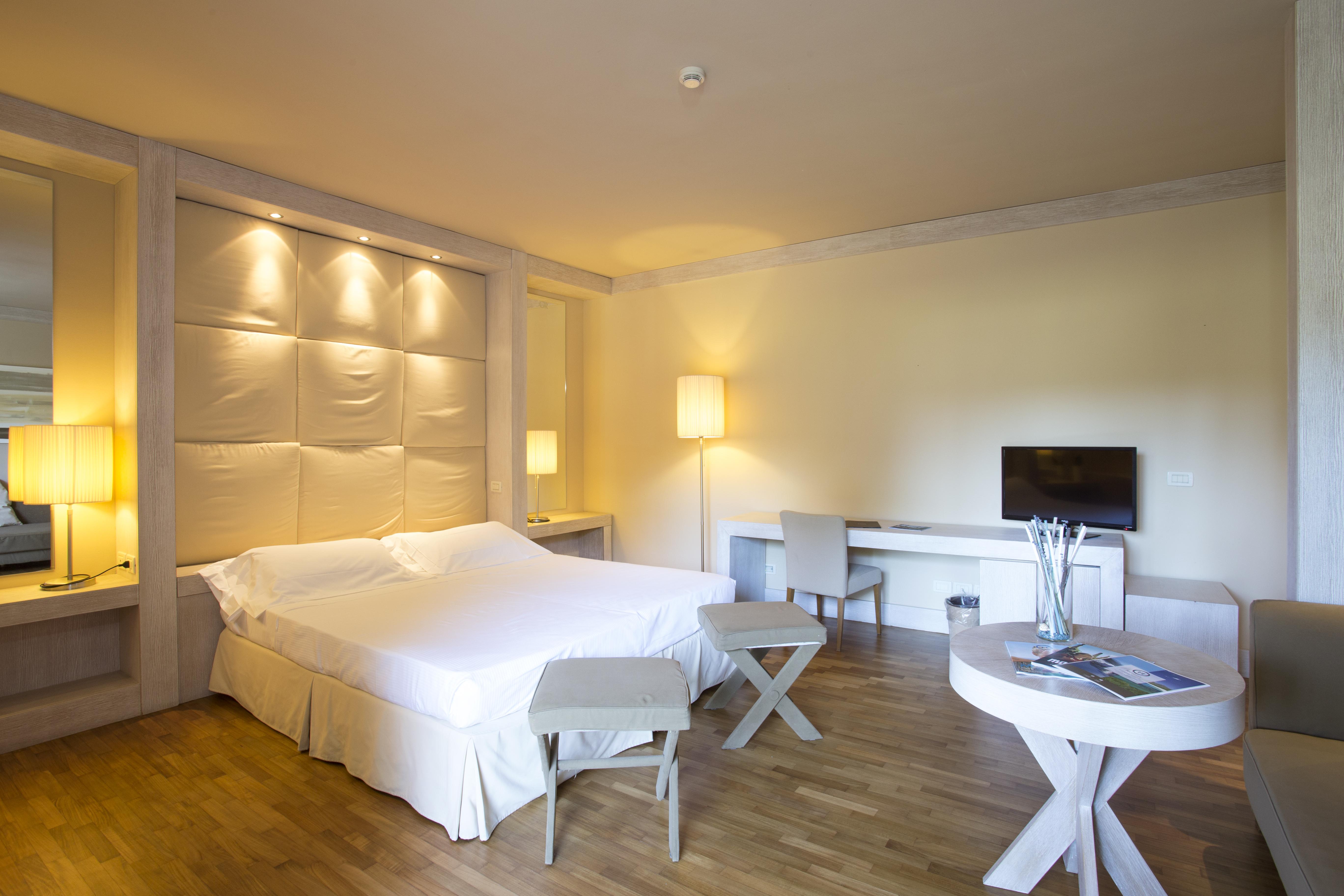 Th Tirrenia - Green Park Resort Esterno foto